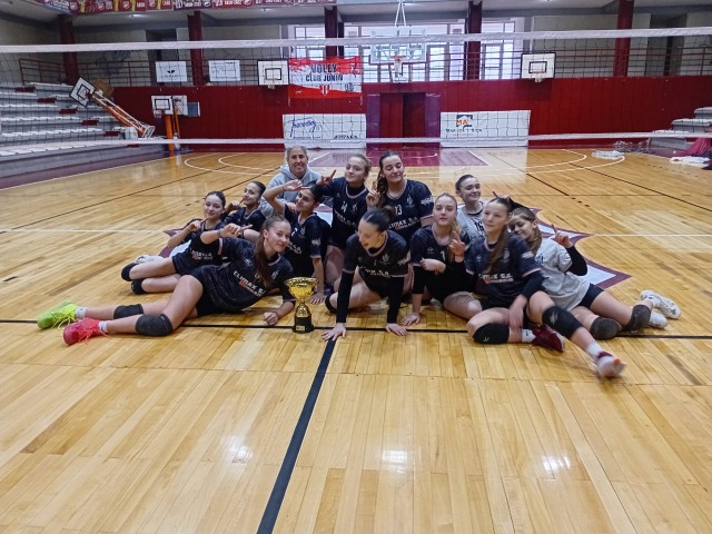 Estudiantes se consagr� campe�n provincial de v�ley
